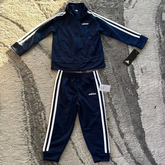 BNWT Adidas track set size 2T - Picture 1 of 2